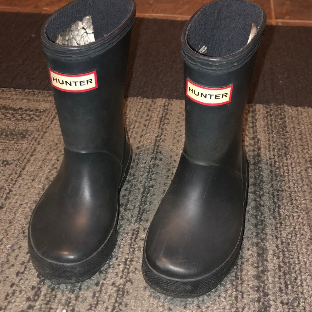 US 7 Hunter girls black boots